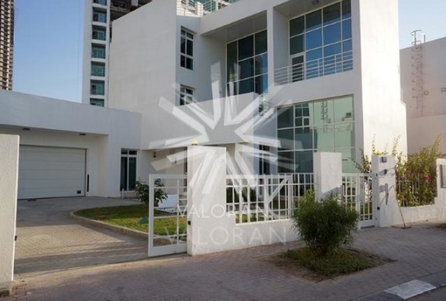 Download 4Bedroom Spacious Villa Acacias Pictures
