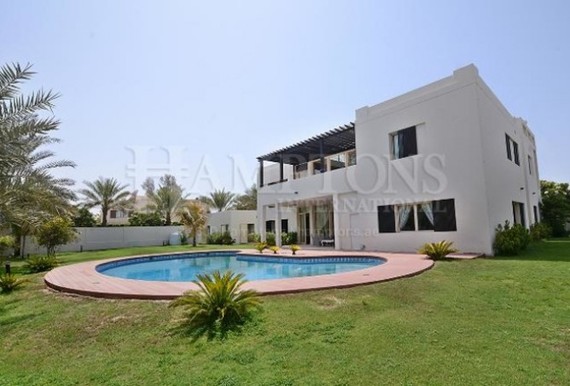 5 bedroom Villa to r...