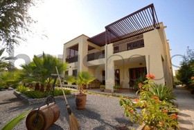 4 bedroom Villa for...