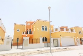 5 bedroom Villa to r...