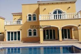 5 bedroom Villa to r...