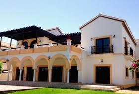 5 bedroom Villa to r...