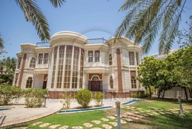 5 bedroom Villa to r...