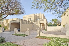 5 bedroom Villa to r...