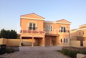 5 bedroom Villa to r...