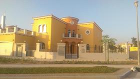 5 bedroom Villa to r...