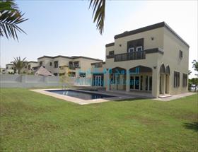 5 bedroom Villa to r...