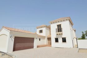 5 bedroom Villa to r...